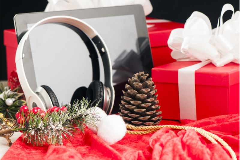 Holiday Gifts, Headphones, Tablet